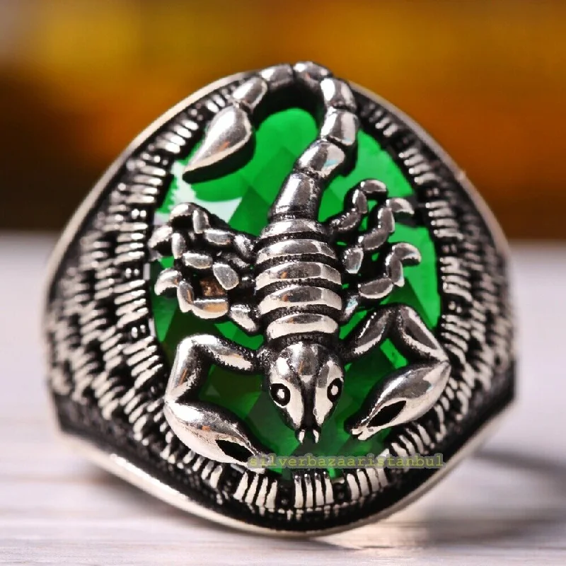 925 Sterling Silver Scorpion Design Emerald Stone Mens Ring