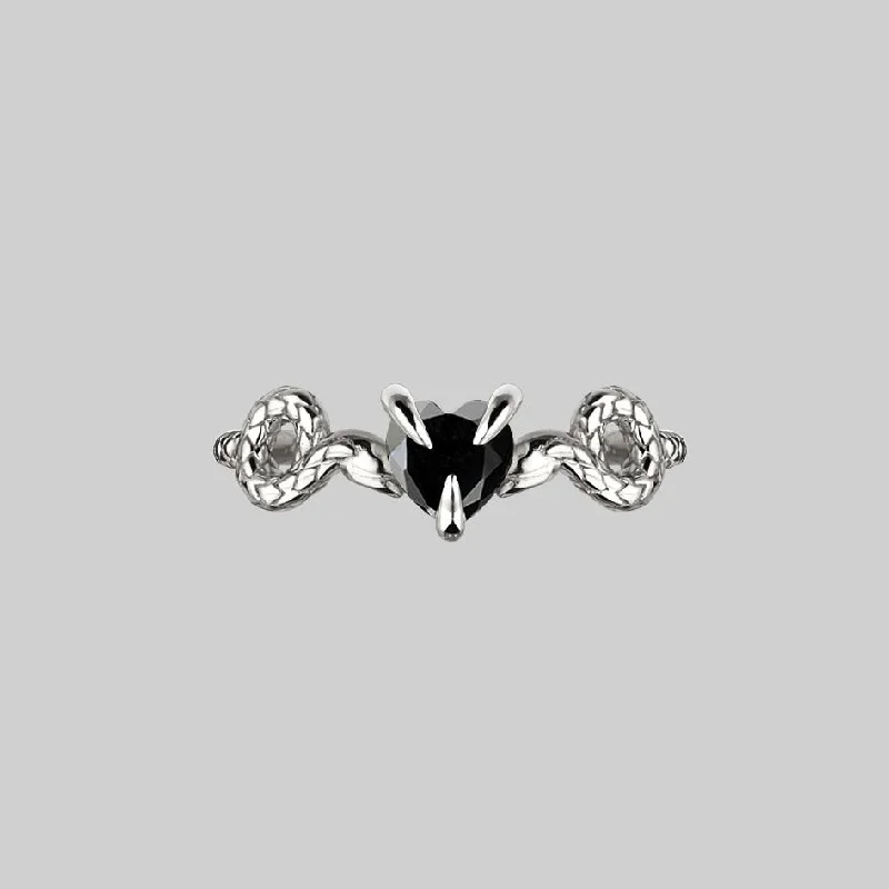 DESIRE. Snakes & Heart Onyx Ring - Silver