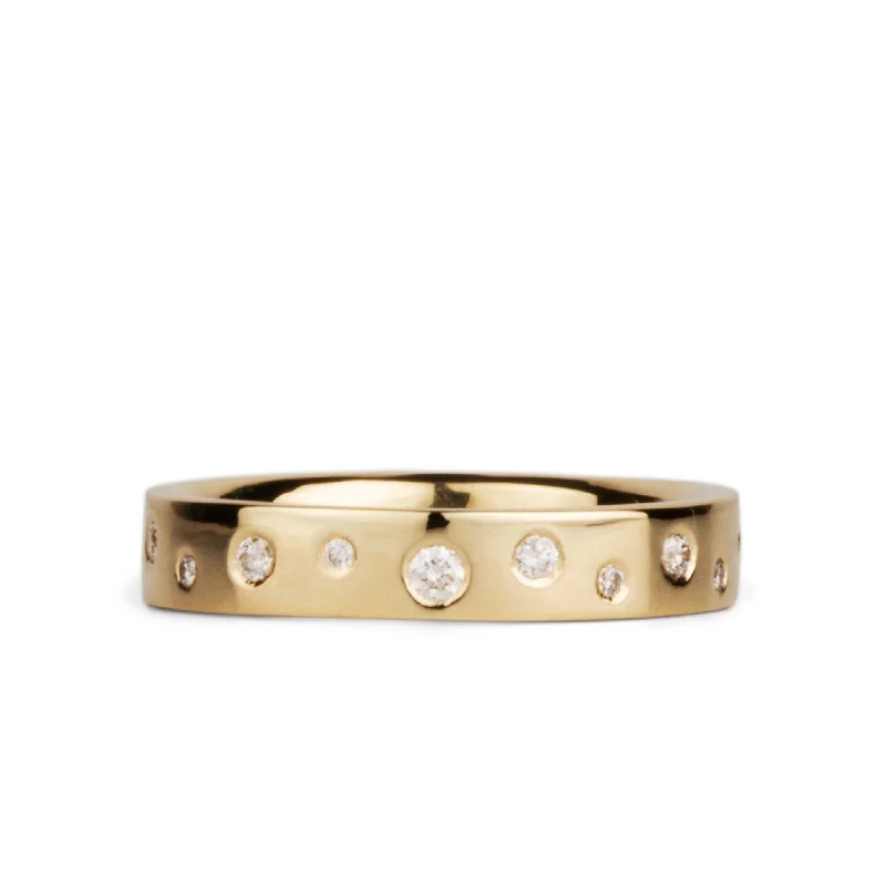 Shiny Tioga Gold and Scattered Diamond Band